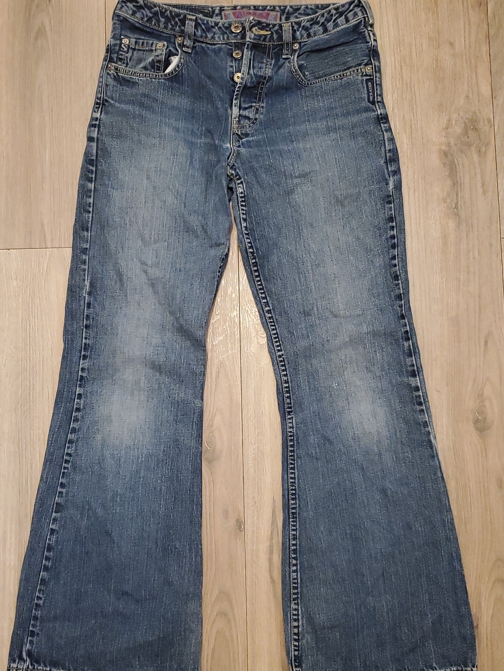 Women’s SILVER brand Blue Flared Jeans - Classic Denim